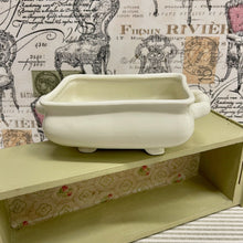 Load image into Gallery viewer, Creamy white Vintage Style Tureen