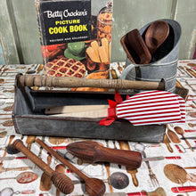 Load image into Gallery viewer, Spindle Handle Tray