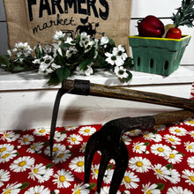 Load image into Gallery viewer, Vintage Garden Tools