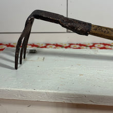 Load image into Gallery viewer, Vintage Garden Tools