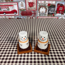 Load image into Gallery viewer, Ceramic S'more's Salt and Pepper Shakers