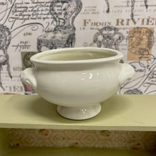 Load image into Gallery viewer, Creamy white Vintage Style Tureen