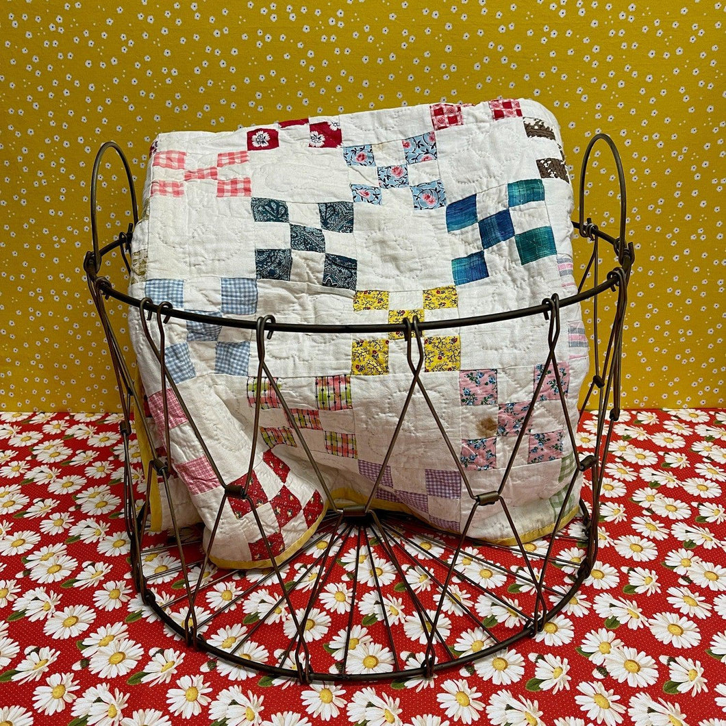 Large Wire Collapsible Basket.