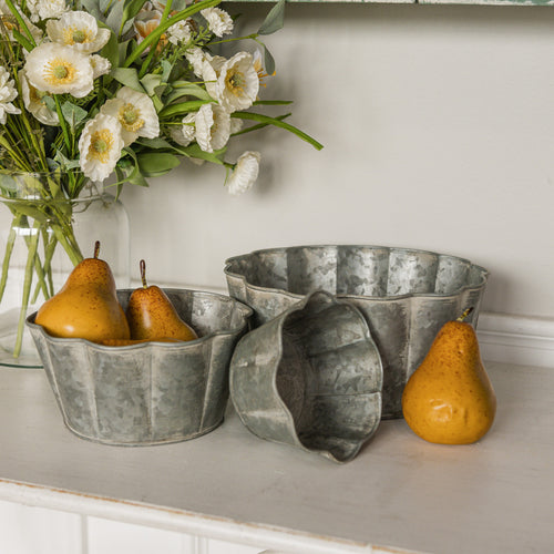 Metal Scalloped Bowls
