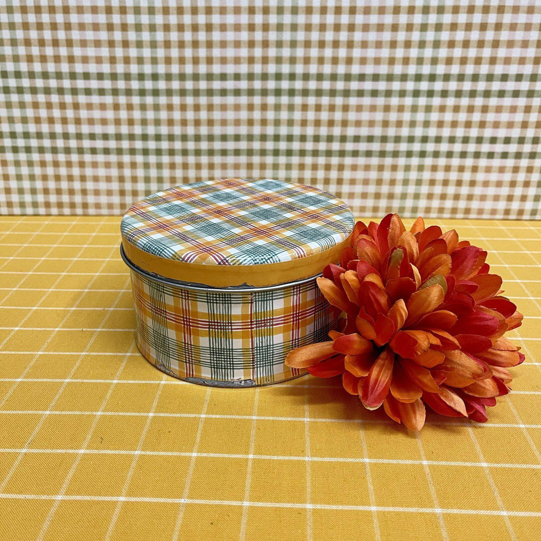 Small metal stacking tin in bright colors
