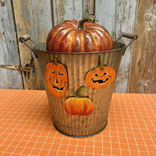 Load image into Gallery viewer, Bright orange Jack O&#39; Lantern and pumpkin magnes