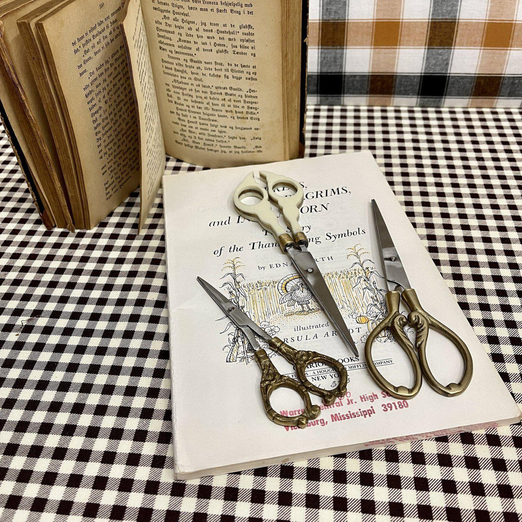 Vintage style decorative scissors